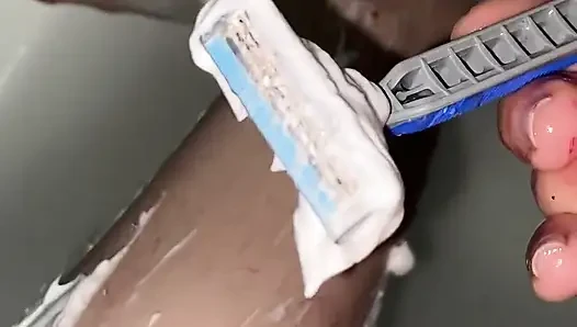 Kıllı bacaklar tıraş oluyor yakın çekim