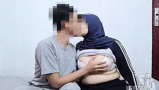 Pe öğretmen tesettürlü liseli kızın kıllı amcığını yalıyor - minokiiko