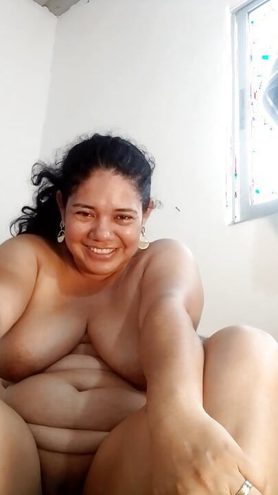Tetona mamando rico garganta profunda sumisa