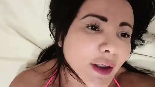 Bianca Naldy Yağlı Vajinasını Mastürbasyon Yapıyor