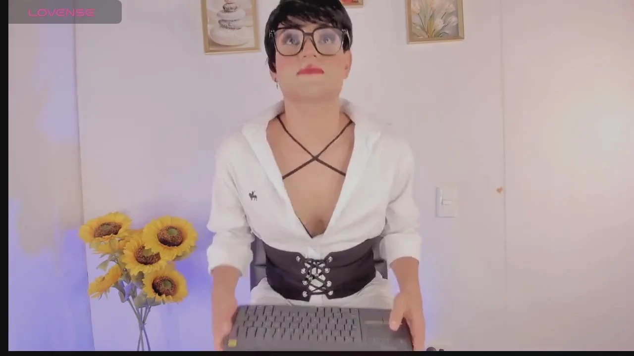 Femboy Ken Tomas'ı tüm vücudunu emmesine ve yalamasına izin vermek için ikna ediyor, sonuna kadar görmelisin