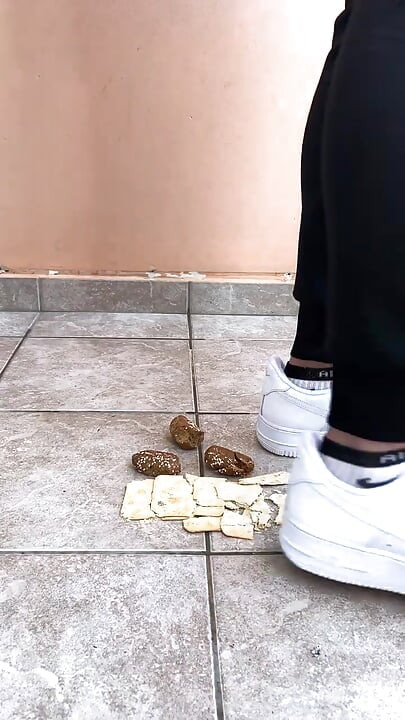 Hot Teenboy crushes Snacks in Nike Air Force 1