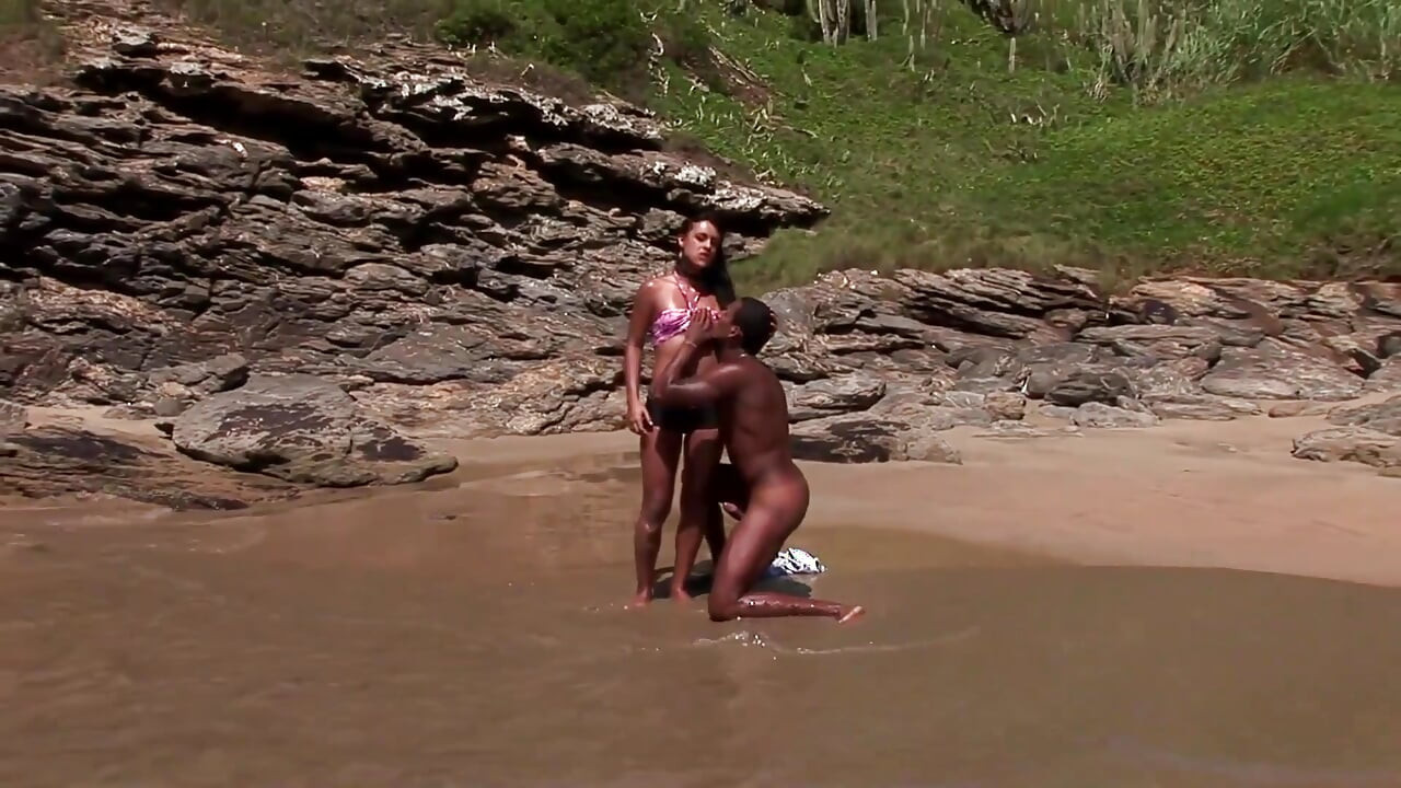 Fuck my latin pussy on beach