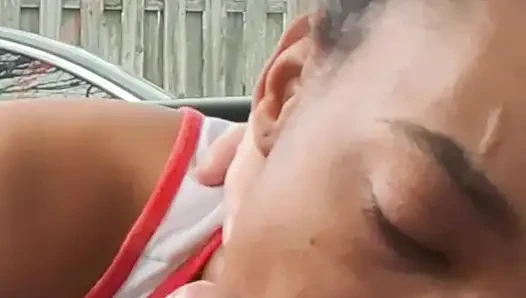 Cewek mungil kulit hitam disumpal sama besar pria kulit putih