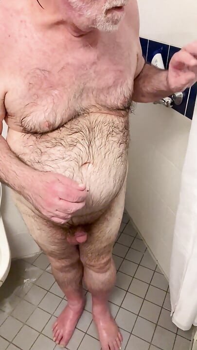Shower Time for Coach Karl 6765