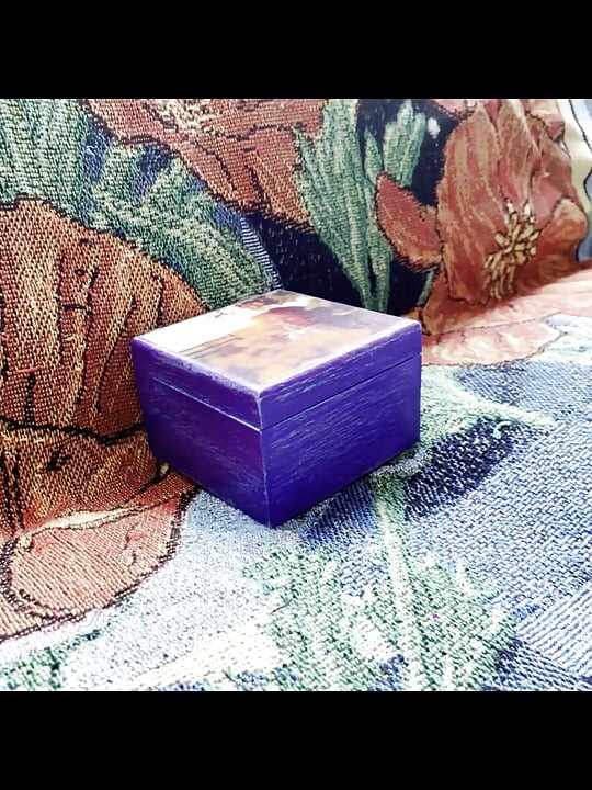 Suzy Wylde ek nirmata hai jo kala aur upyog yogy vastuon ko banata hai