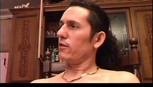 Двойное проникновение и камшот в рот от двух больших членов для двух красивых милф, винтаж