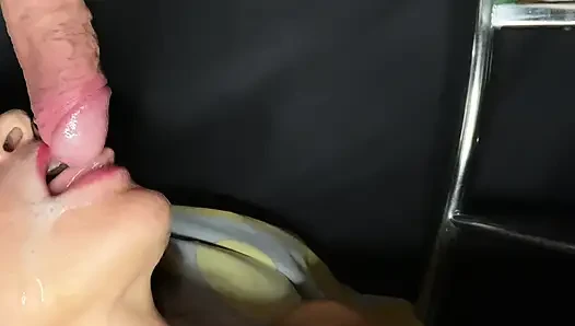 Üvey anne oral seks büyük miktarda sperm orgazmı yutuyor