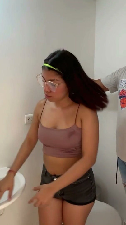Big ass saleswoman gives a delicious fuck to the unknown guy for the purchase of his house, until he gives him all his milk. | Clip 1