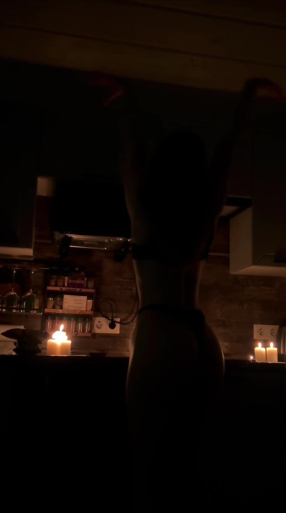 A ritual of beauty and grace. In this semi-darkness, only my body dictates the rules.