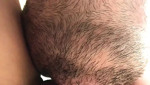 İlk başta kameranın önünde soyunmaya utandım, ama kısa sürede bacaklarım geniş açıldı ve