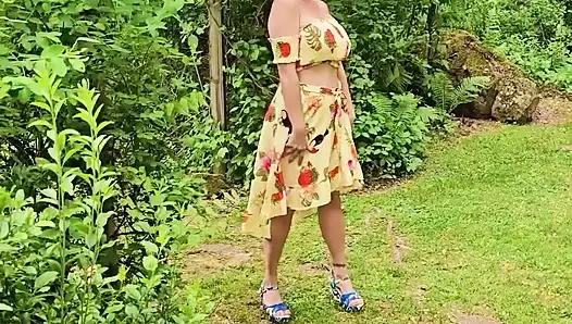 Zusammenstellung von Mami-Clips, die von ihrer OnlyFan Seite veröffentlicht werden