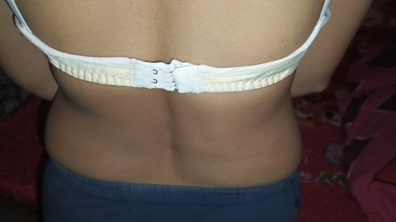 Uživao sam u mojoj seksi figuri, moja saiya mi je otvorila grudnjak, pritisnula moje velike sise.