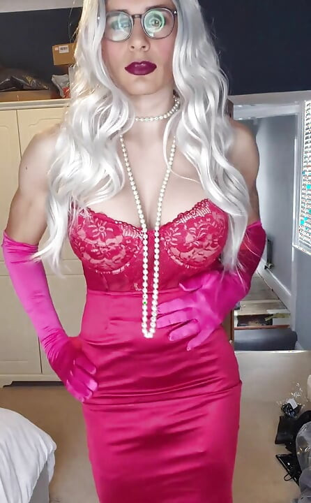 รู้สึกฮอตในชุดแดงของกู