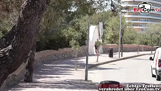 Немецкий турист публично трахался на улице Майорки