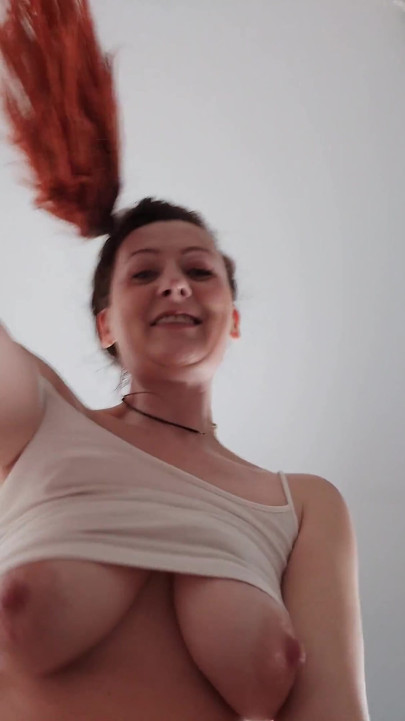 Yüzüne oturacağım, tüylü vajin üst görünüm