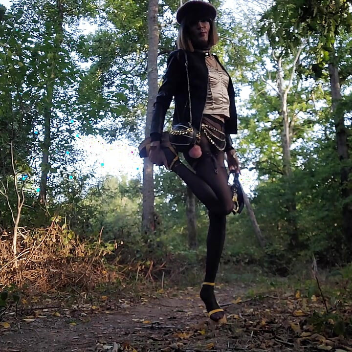 Exhibit P🚗U B L I C en Pute on a Parking Lot in the Forest, at La Faisanderie 91. Fanciful Tights, Thong [4sep25] Meet CoKiiNE! VaneSsaBiTCHx