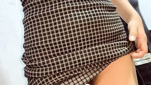 Wunderschöne indische Bhabhi lutscht wie eine Göttin Schwanz und bekommt ihre Muschi geleckt – Am Ende wird sie zum ersten Mal gefickt