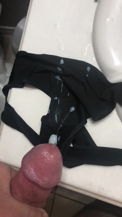 Cum shot on wife’s dirty panties!