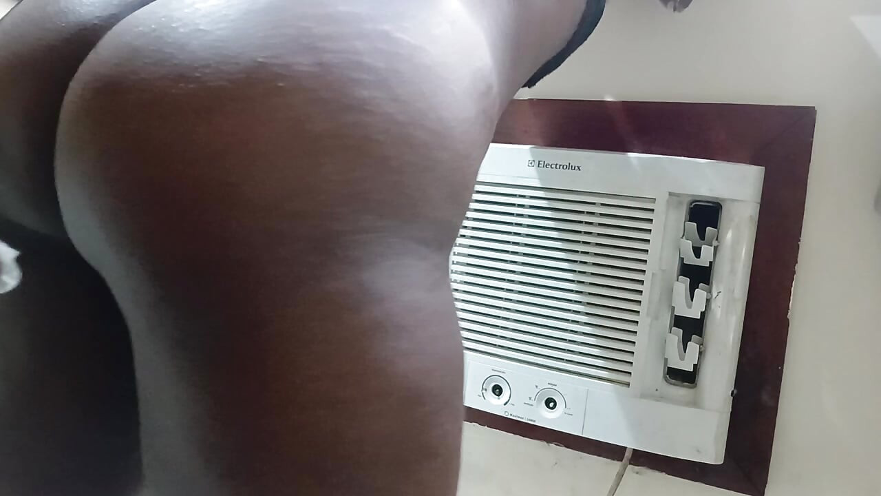 hot girl in shorts teasing me I couldn't resist and her hot