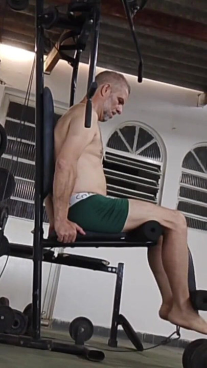 Camera films naked crown at the gym | Clip 1