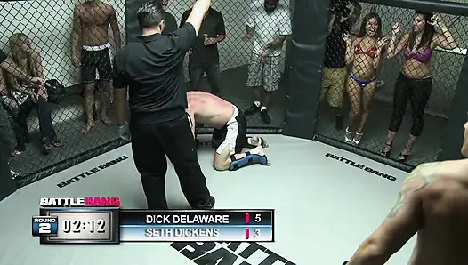 Seksi kaltak ve kaslı adam ringde harika vakit geçiriyor