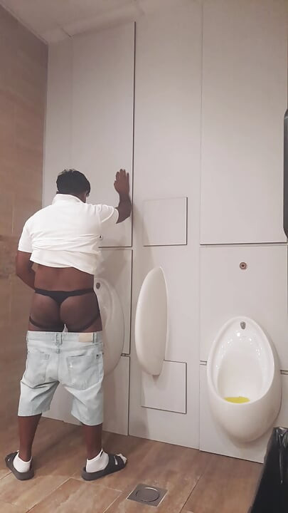 Kamar mandi umum gay