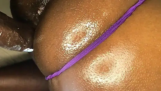 Stiefvater fickt stieftochter hart in die muschi, um den unterricht zu überspringen