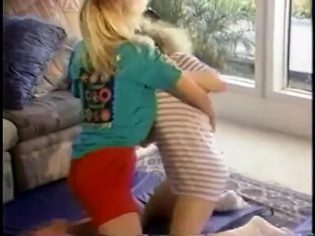 Big boob blonde honeys caught in catfight on the floor