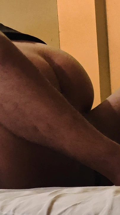 Big Beautiful Ass MILF Gets Hardcore Fuck by Big Dick Gardener