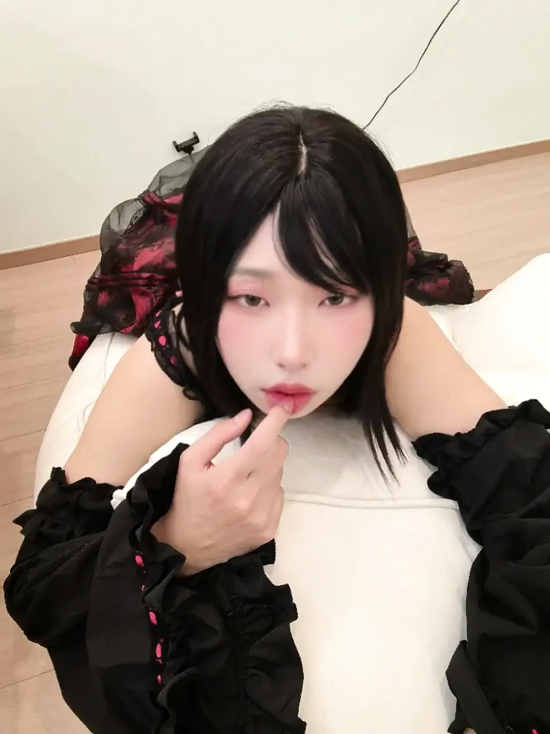 Fuck Machine Destroys Chinese Cute Sissy’s Pussy And End Up Squirting!