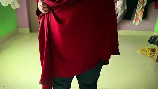 Arap büyük götlü otel hizmetçisi odamı süpürüyor sonra göğüslerini ve götünü izliyorum ve önünde mastürbasyona başlıyorum, şimdi benden sikiş istiyor