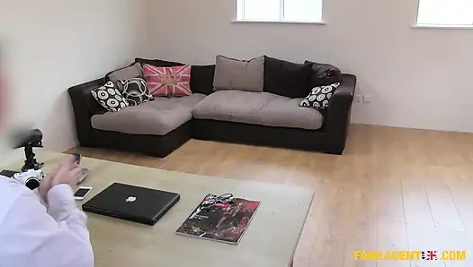 Fake Agent UK - чернокожая красотка с заплетающей косой Лола наслаждается шлепаньем, лизанием задницы и грубым раком с John получает камшот на лицо