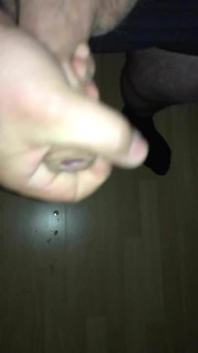 Quick jerk with big cumshot!