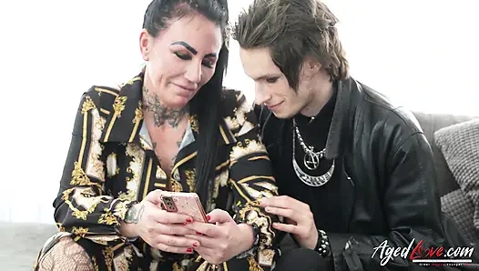 Mature Stepmom with big breasts let handy guy to fuck her hard