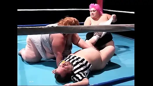 Сумасшедшая борьба между толстяками