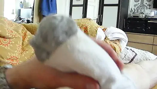 Yıpranmış çorabıma fışkırtıyorum