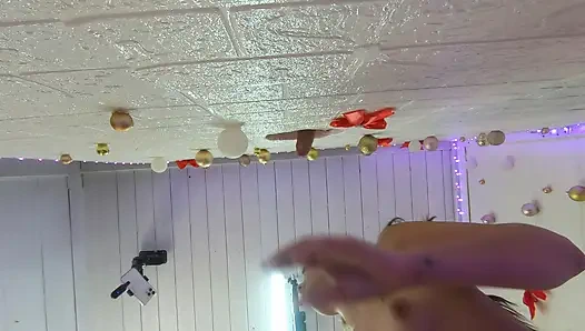 Yarakla ileri geri gidiyor. AllMyLinks MisssVikki