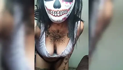 My girlfriend's friend sends me hot videos