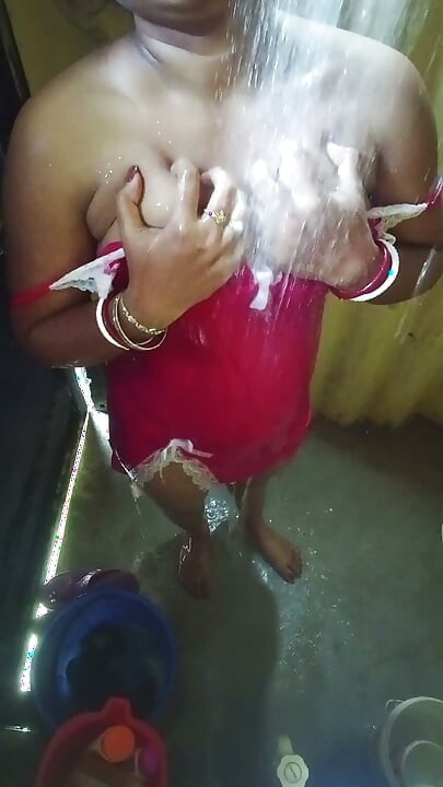 Desi bhabhai washroom MMS  viralvideo