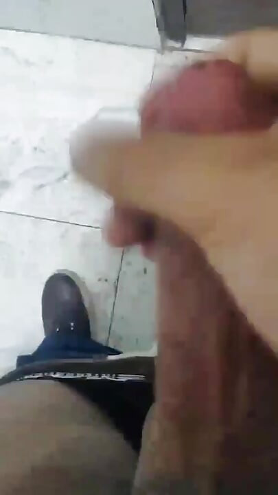 After a long time i masturbate my penis when i see my elder stepsister changing his cloths