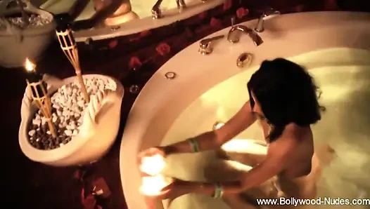 Hintli güzelin spiritüel temizliği