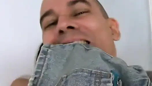 Sai-tai nyepong dan ngocok kontol keras mr happy