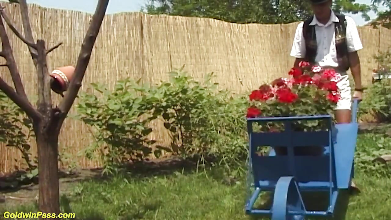 82 years old Stepmom outdoor fucked