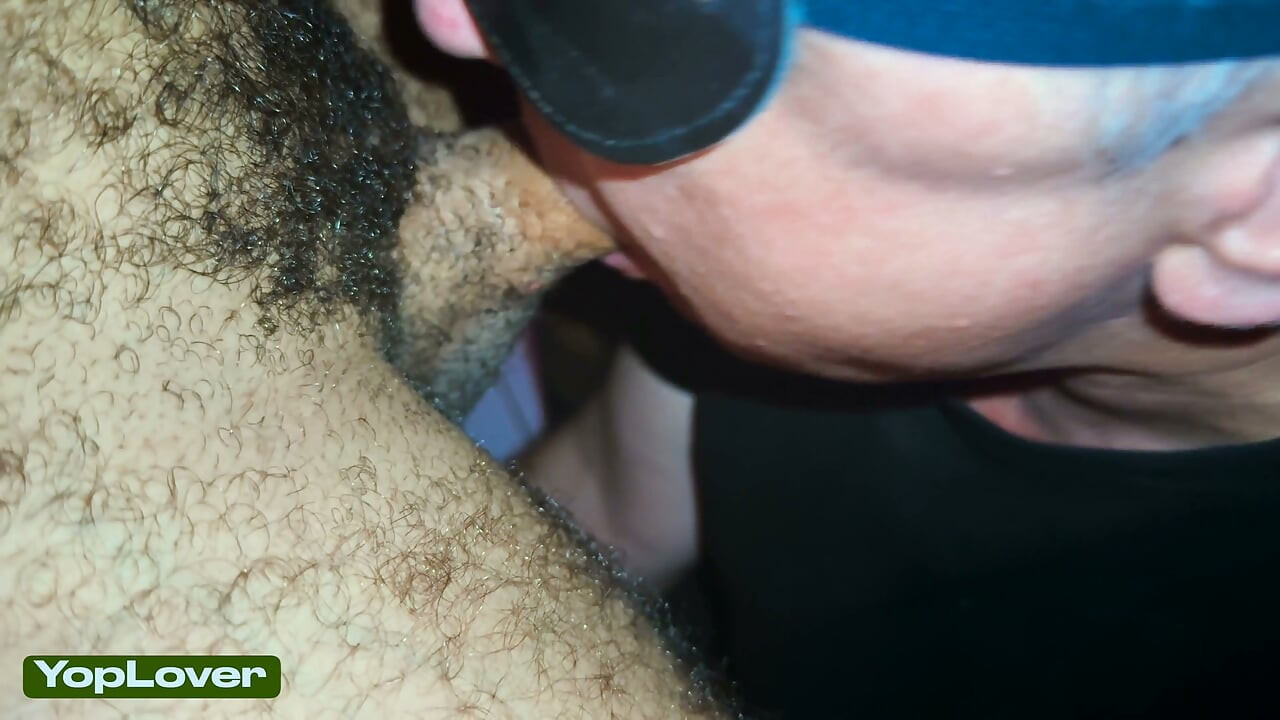 Yoplover让年轻的Rebeu挤奶