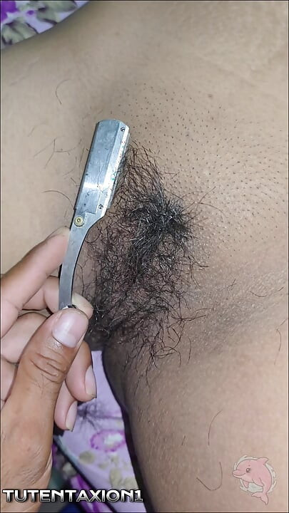 Kak ipar kena cukur pepek berbulu dia, lepas tu kote dimasukkan dalam pepek dia