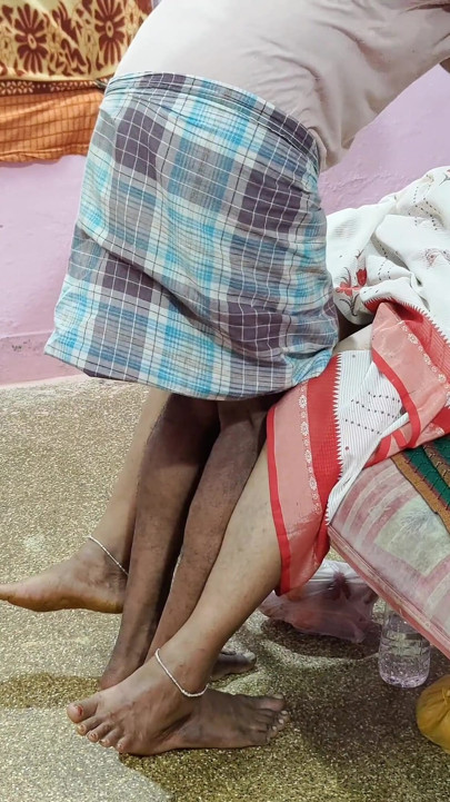 Il proprietario della casa asiatico arrabbiato sorprende il tuttofare a masturbarsi - creampie mindblowing con succhia e scopa selvaggiamente
