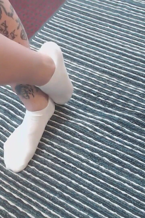 Pretty white ankle socks