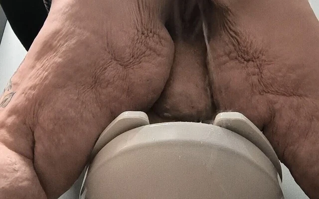 Fucking Fat Whore Over Toilet Hit the Flusher She's a Gusher