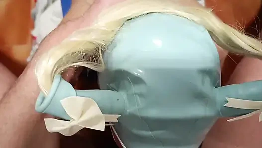 MILF dengan kuncir pirang dan payudara sempurna POV blowjob dengan cumshot di mulut